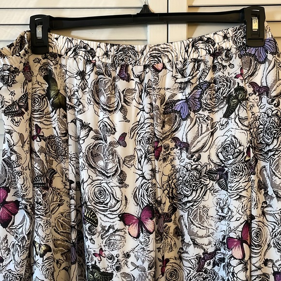 CJ Banks Flowy Floral Butterfly Print Skirt 2X Lavenders, White Waist 21 1/2” … - Picture 2 of 8